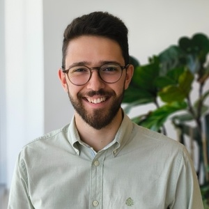 André