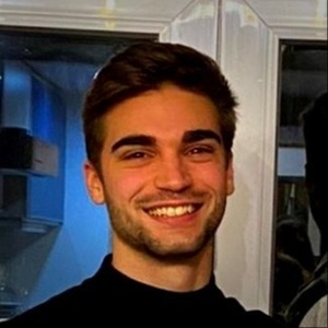 Tomás